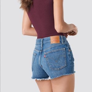NWOT - Levi’s 501 Denim Cutoff Shorts - size 27